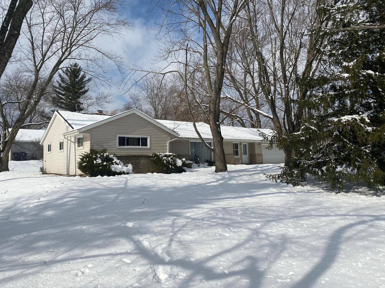New Berlin, WI 53151-3075,2415 S Lilac Ln