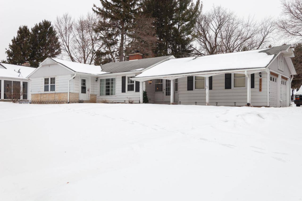 New Berlin, WI 53146-1521,17716 W Oak Dr