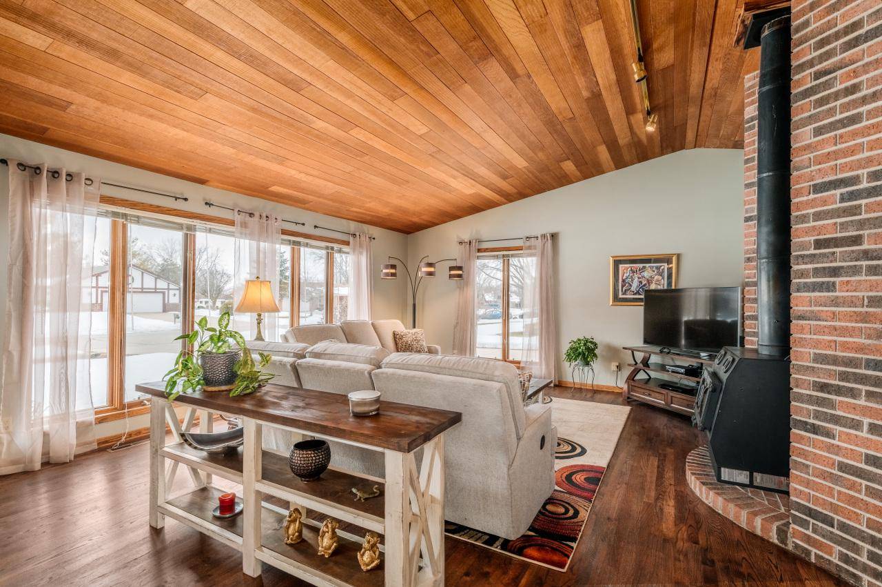 Menomonee Falls, WI 53051-7335,N79W16218 Longwood STREET