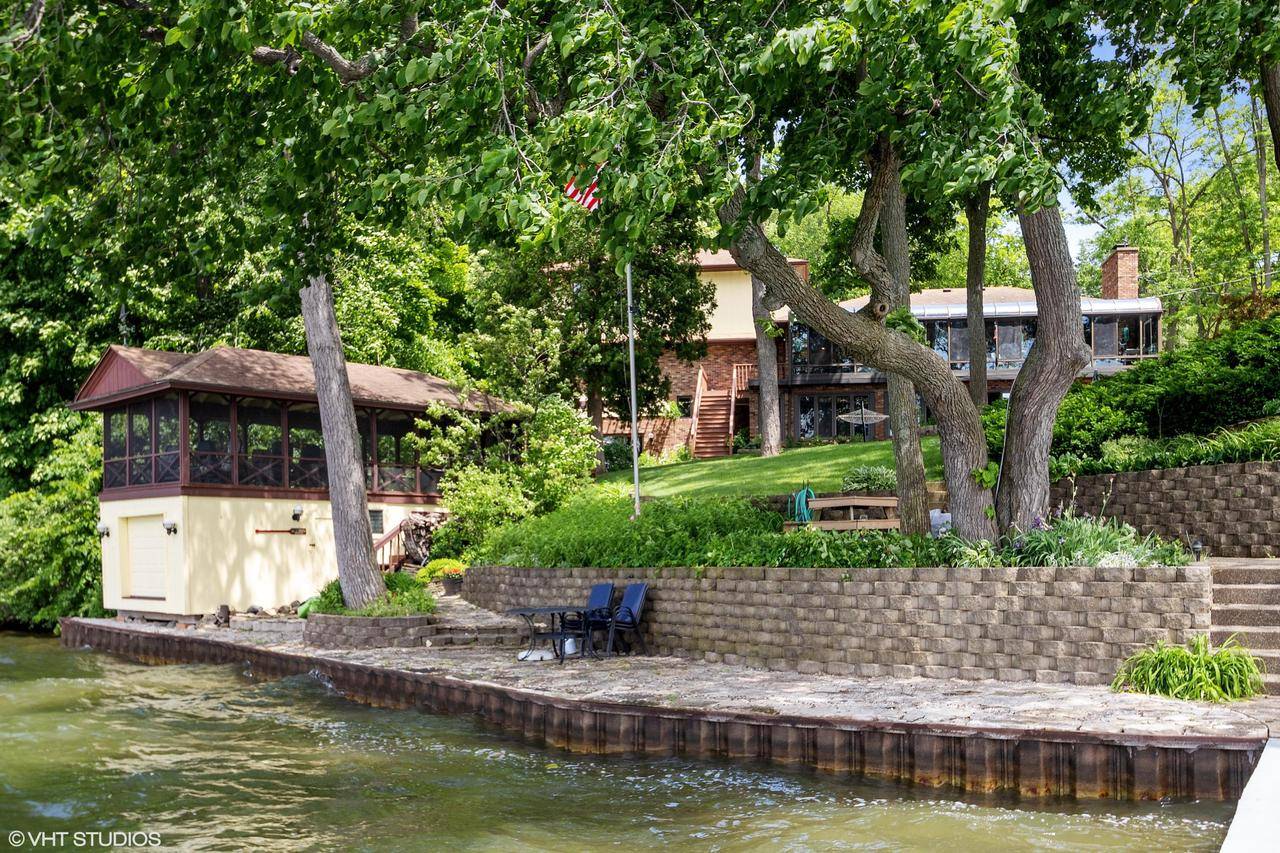 Twin Lakes, WI 53181-9571,2039 E Lake Shore Dr