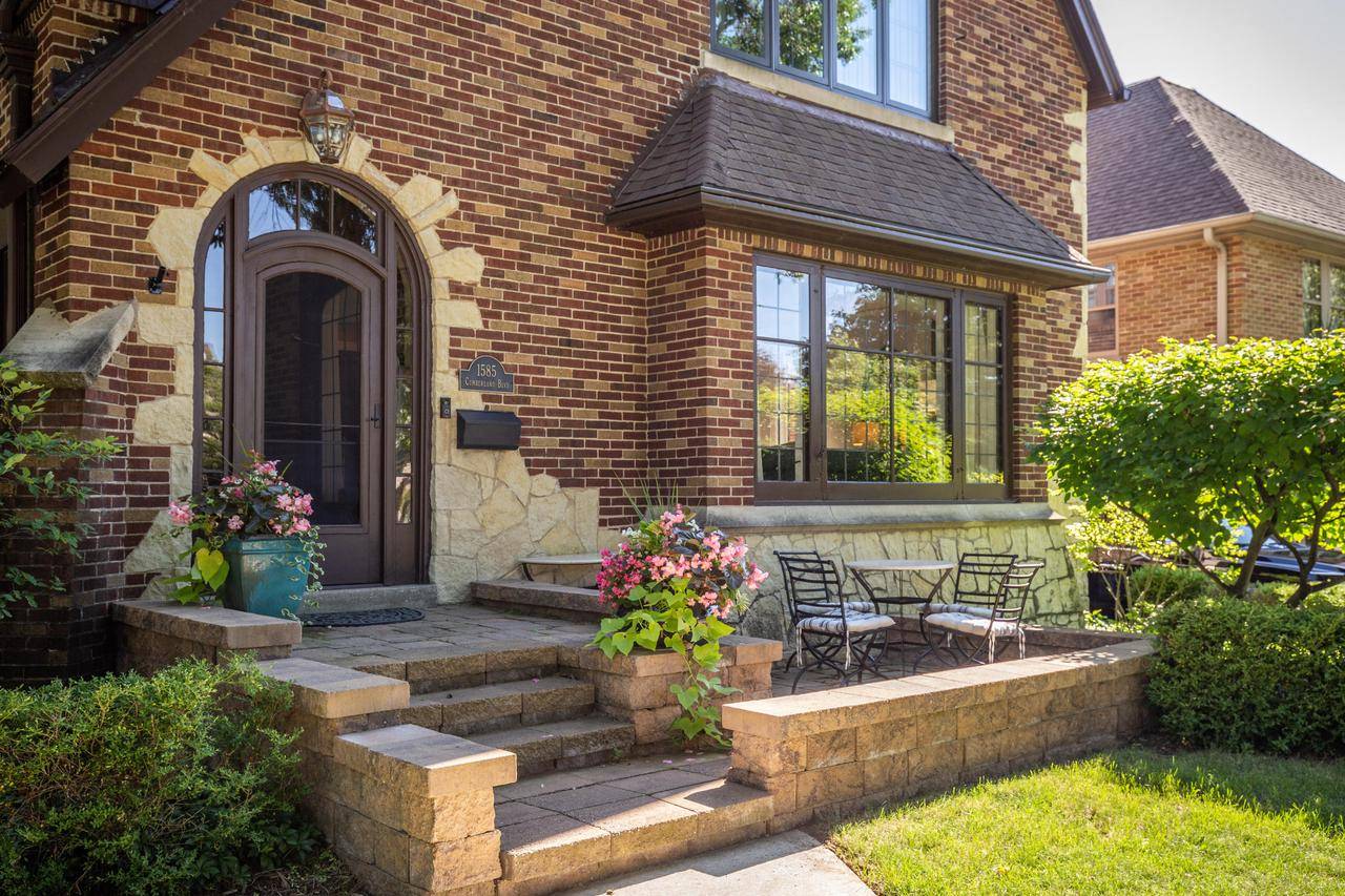 Whitefish Bay, WI 53211-1142,1585 E Cumberland BOULEVARD