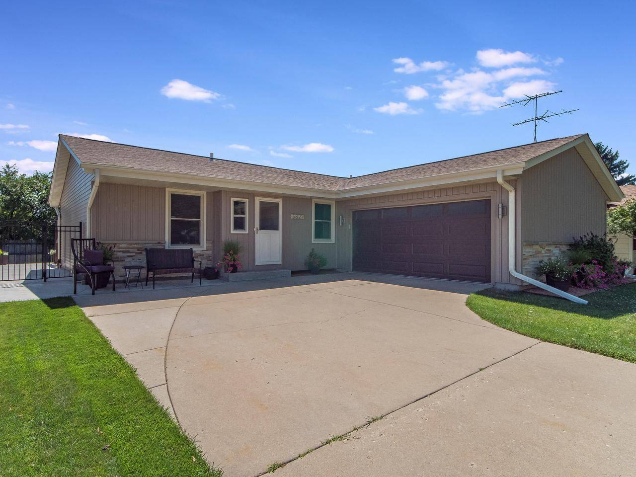 Kenosha, WI 53142-1521,5821 68th St