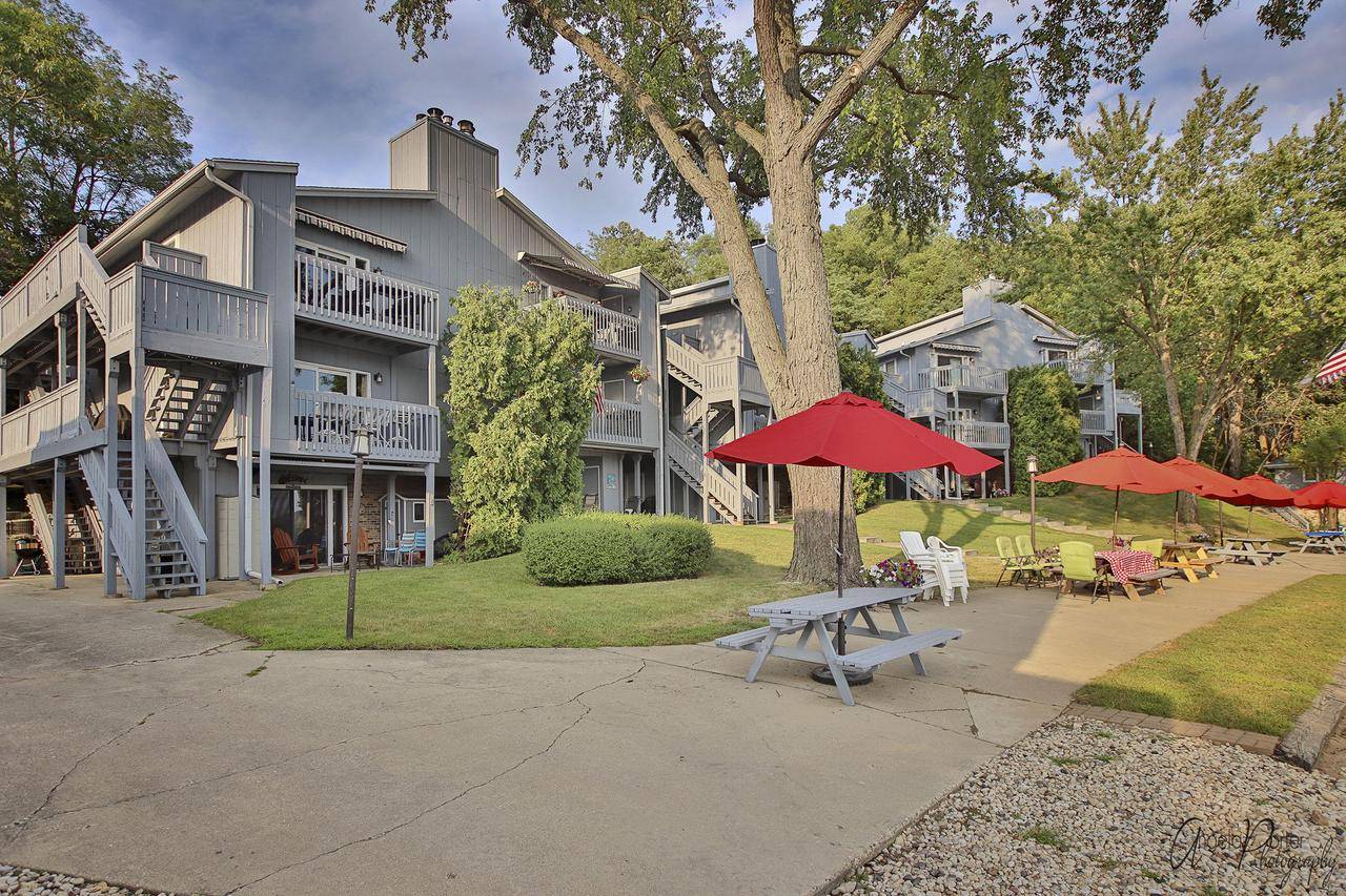 Twin Lakes, WI 53181-9636,131 Lance DR #5