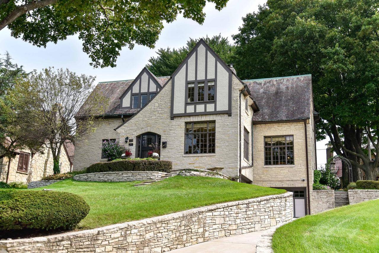 Wauwatosa, WI 53213,1644 Mountain Ave