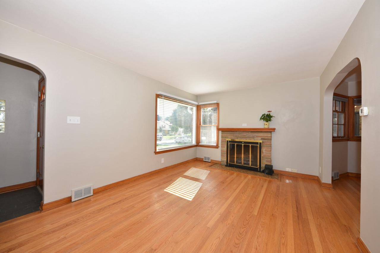 Wauwatosa, WI 53226-4631,8739 Glencoe Cir