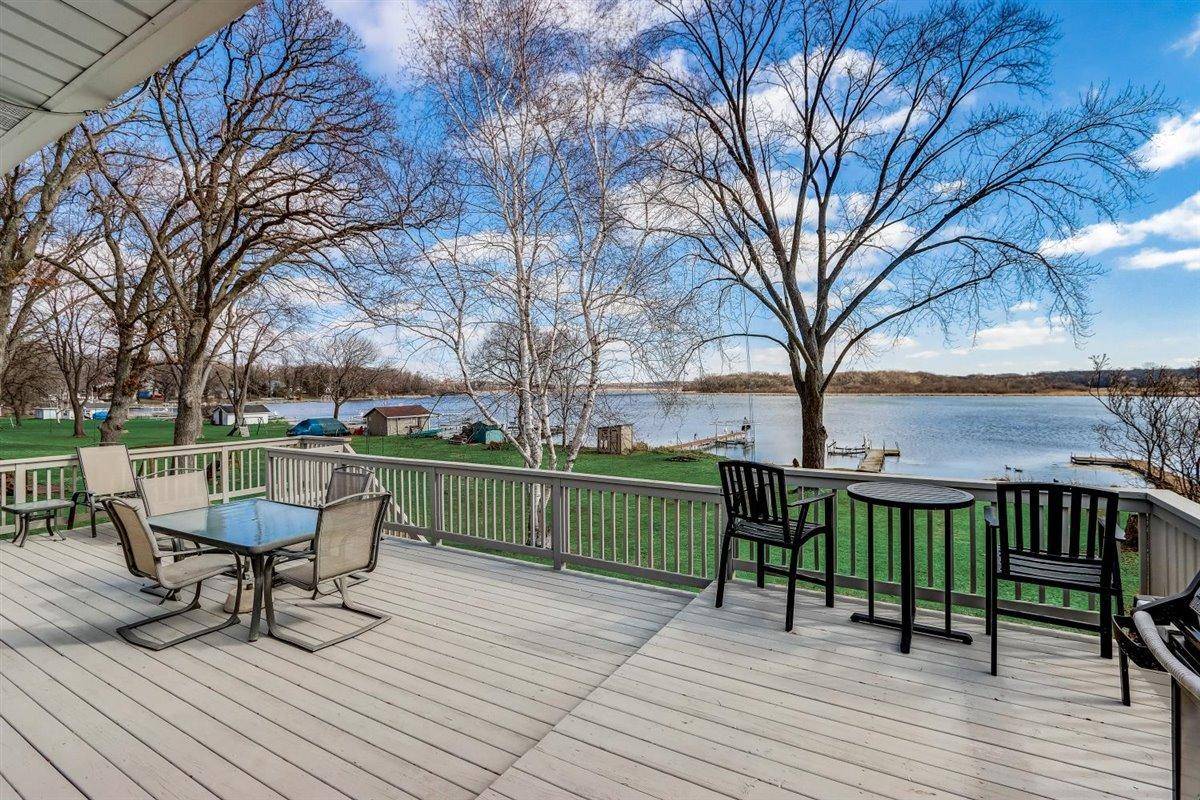 Delavan, WI 53115-3011,616 Inlet Shore Dr