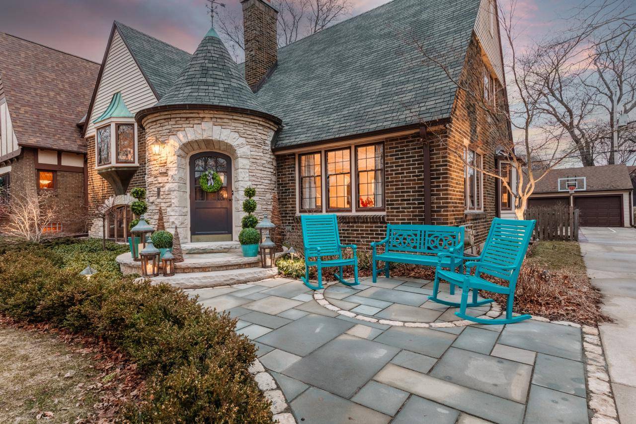 Wauwatosa, WI 53226-1956,2428 N 88th STREET