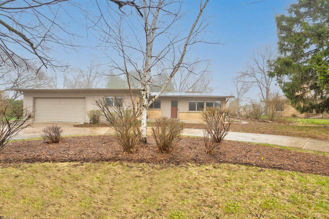 Fox Point, WI 53217-3943,6750 N Yates ROAD