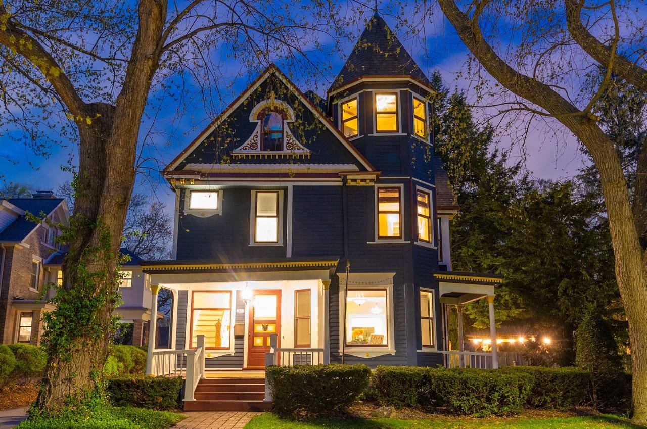 Wauwatosa, WI 53213-2116,7832 Warren Ave