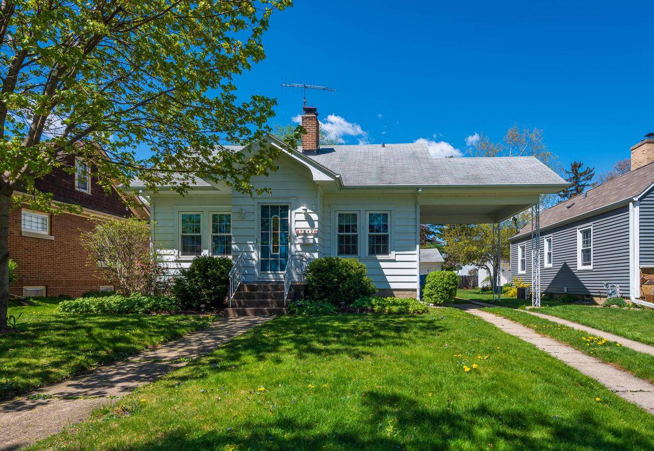 Kenosha, WI 53143,7742 6th AVENUE