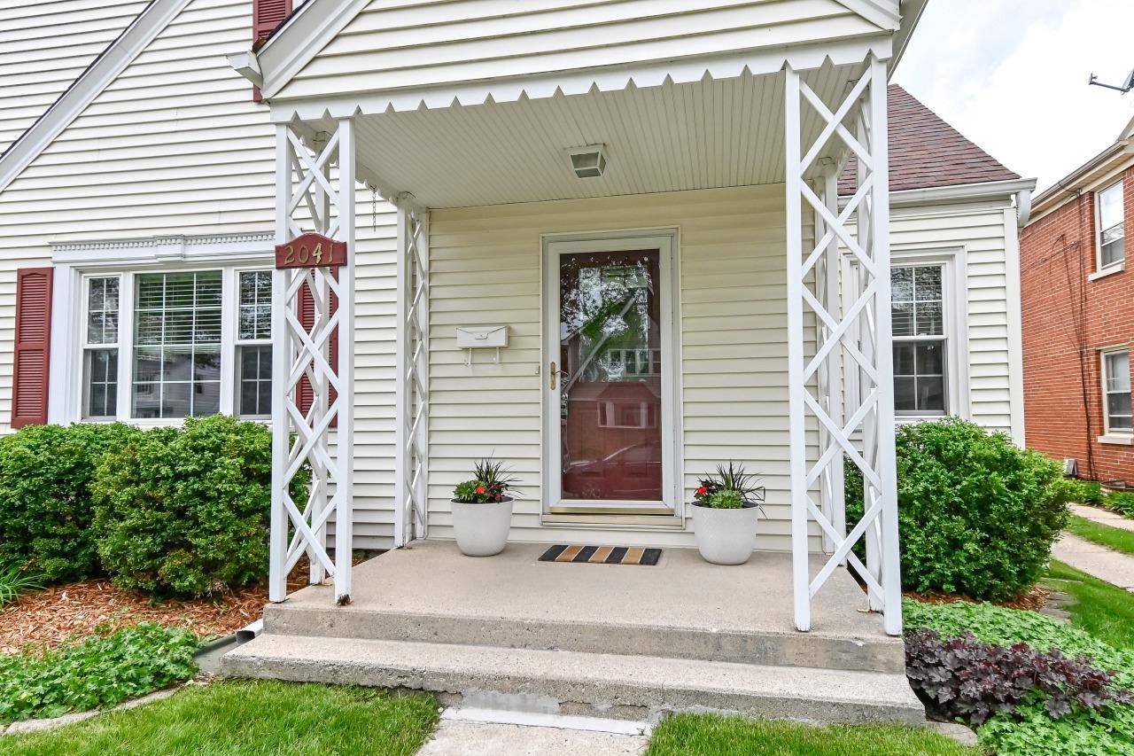 Wauwatosa, WI 53226-2744,2041 N 86th St