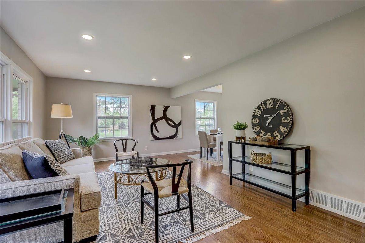 Fox Point, WI 53217,8680 N Manor CT