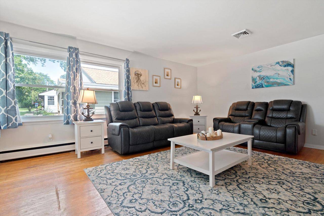 Wauwatosa, WI 53225-4613,4564 N 101st St