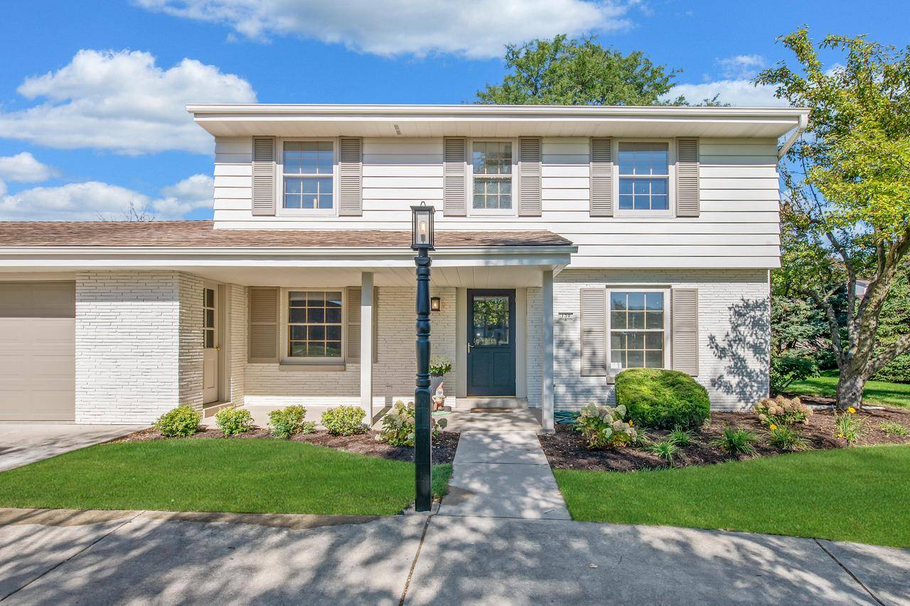 Fox Point, WI 53217-3106,130 W Dunwood ROAD