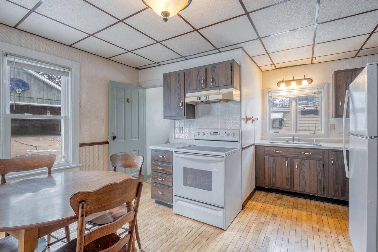 Plymouth, WI 53073-1618,114 N Park PL