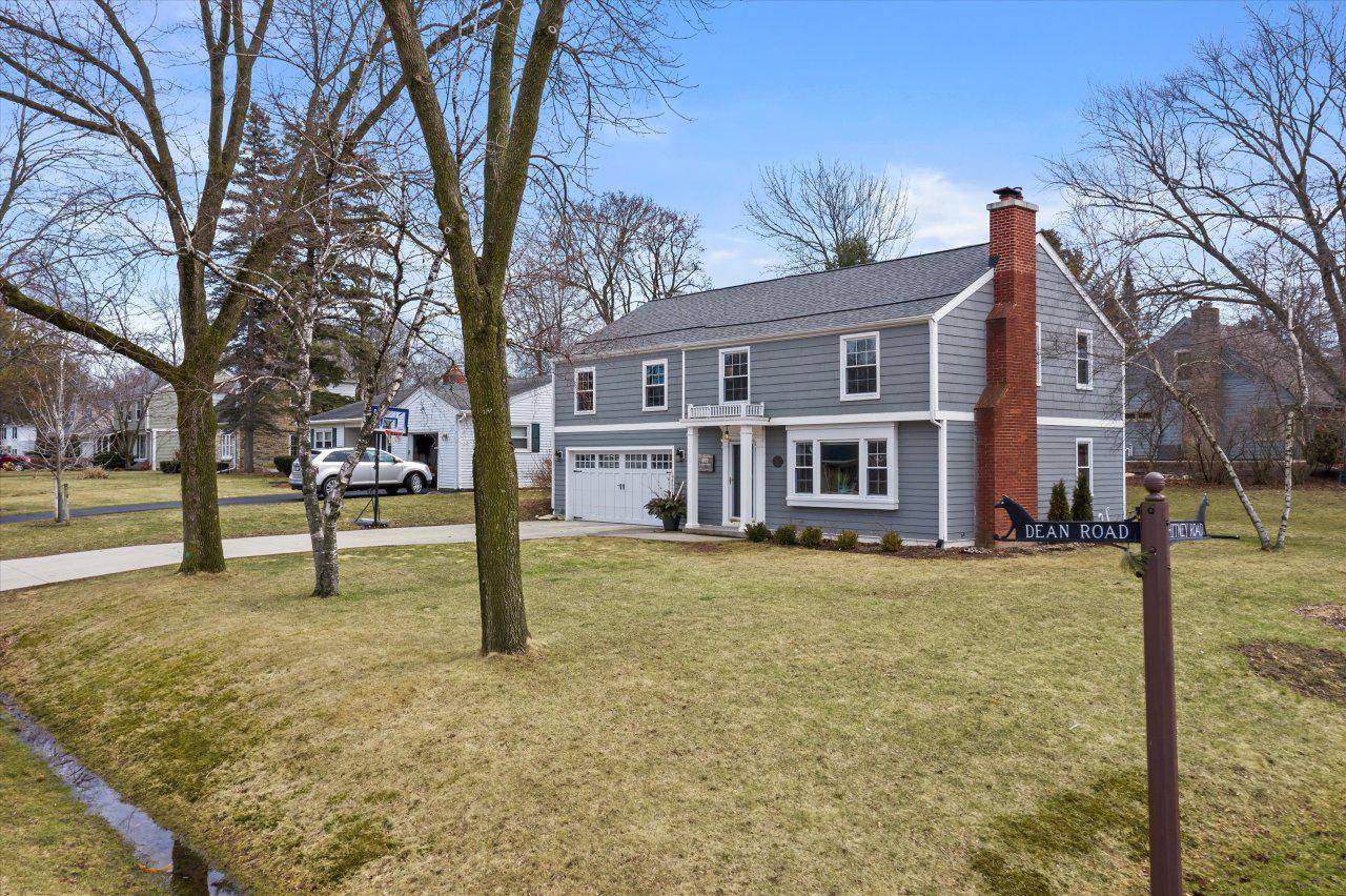 Fox Point, WI 53217-2708,405 E Dean Rd