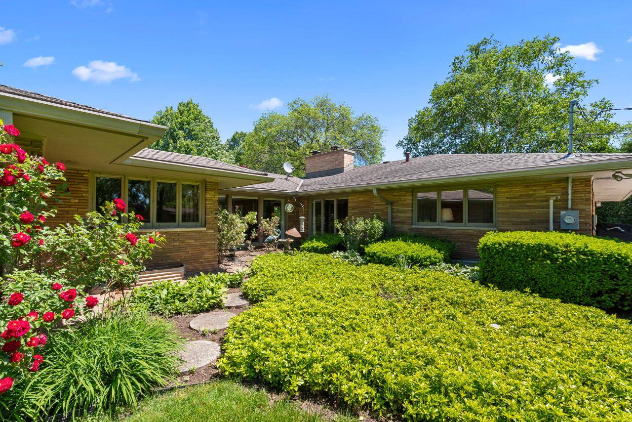 Fox Point, WI 53217-3102,151 W Blackhawk ROAD