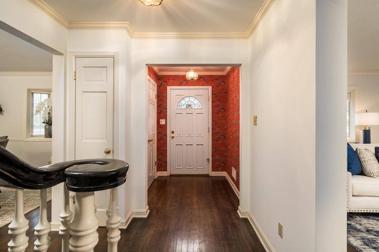 Fox Point, WI 53217-4238,330 E Daphne ROAD