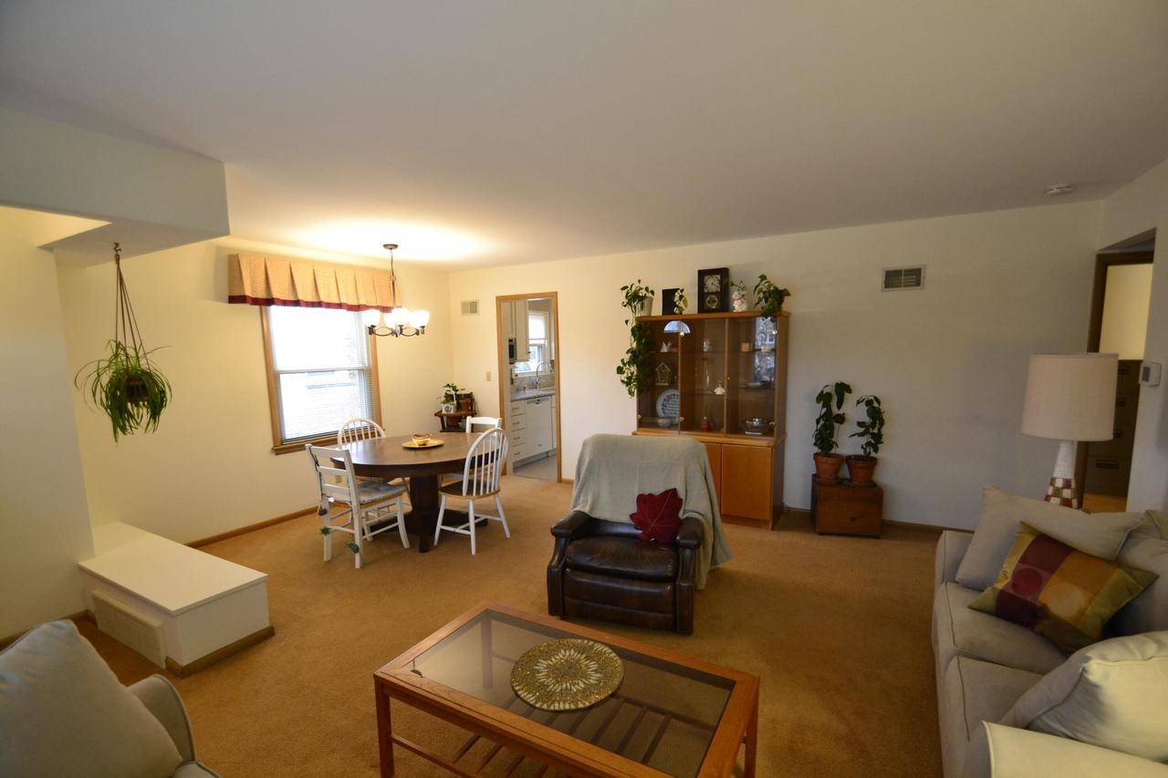 Fox Point, WI 53217-3465,7513 N Navajo ROAD