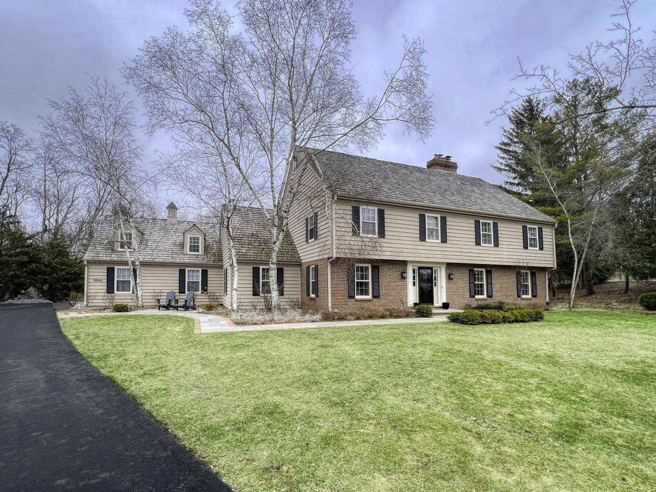Mequon, WI 53092-5345,9940 N Lamplighter LANE