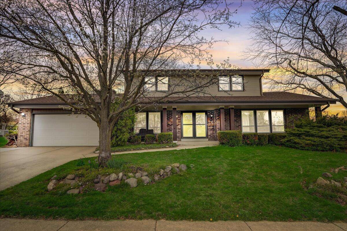 Greendale, WI 53129-1547,8820 Greenhill LANE