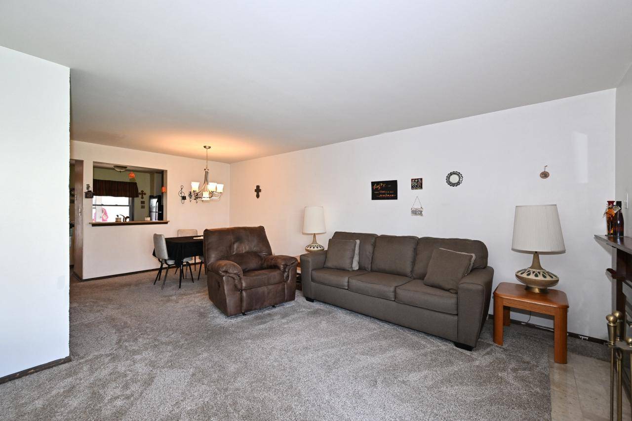 Greendale, WI 53129-2801,6226 W College AVENUE