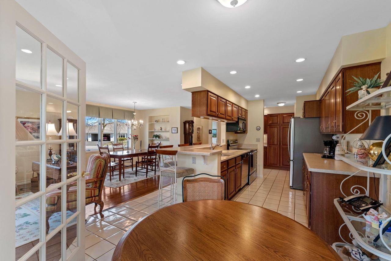 Mequon, WI 53092-8529,11027 N Mequon Square DRIVE