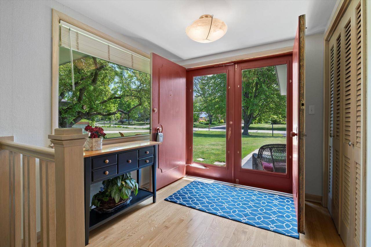 Fox Point, WI 53217,7333 N Crossway ROAD