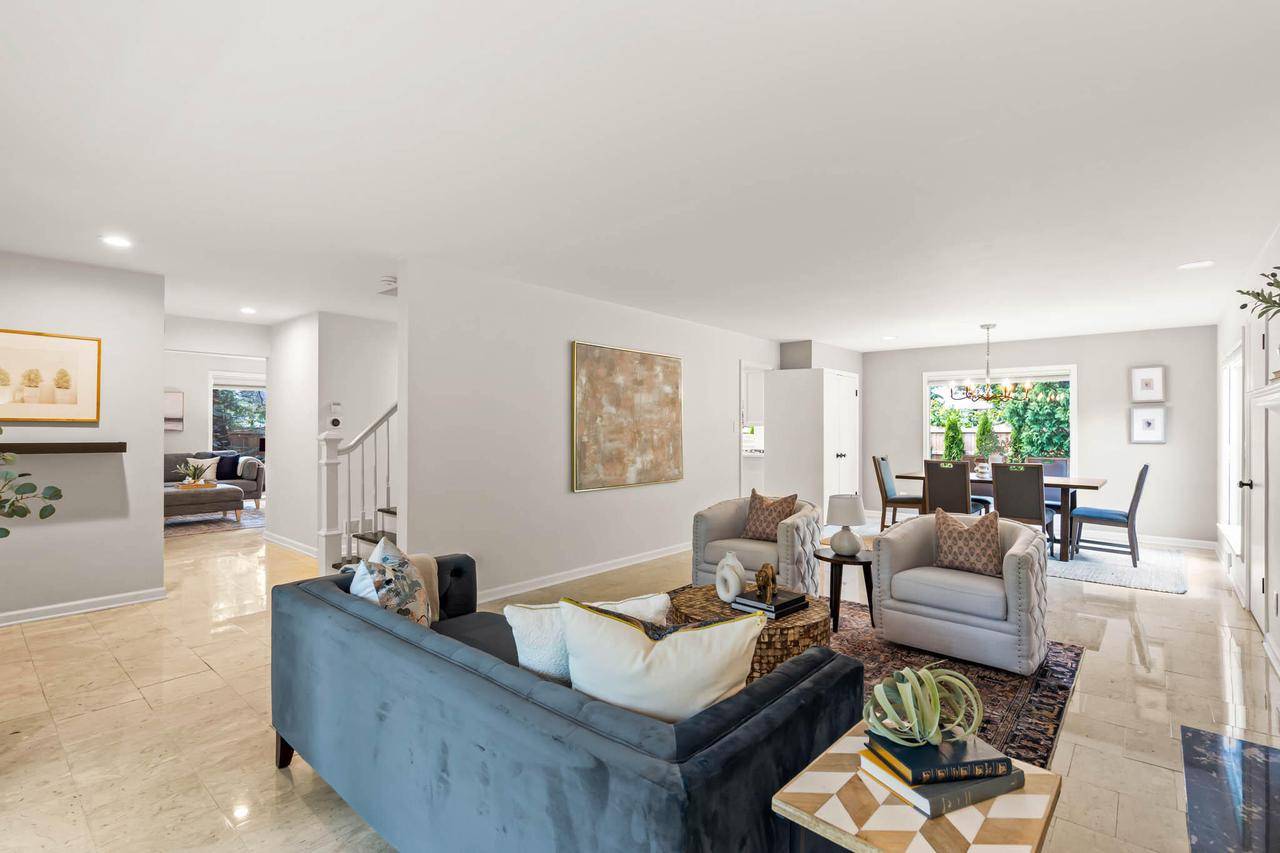 Fox Point, WI 53217-2909,7607 N Lake DRIVE