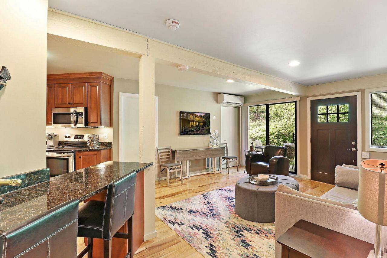 Fontana, WI 53125,601 Knollwood CIRCLE #A