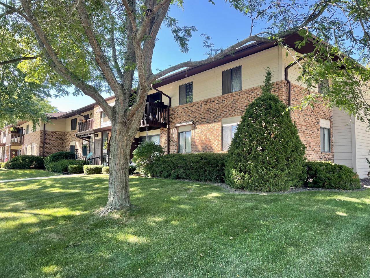 Pewaukee, WI 53072,345 Park Hill DRIVE #H