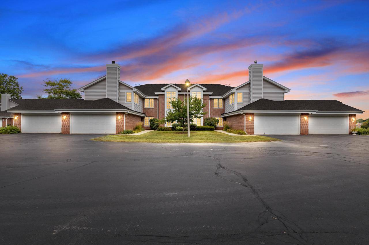 Greendale, WI 53129-1034,8885 Woodbridge DRIVE