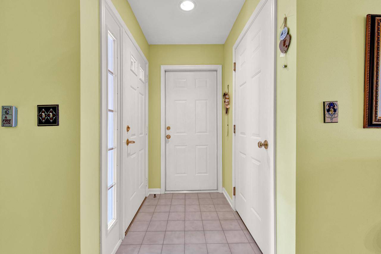 Greendale, WI 53129-1034,8885 Woodbridge DRIVE