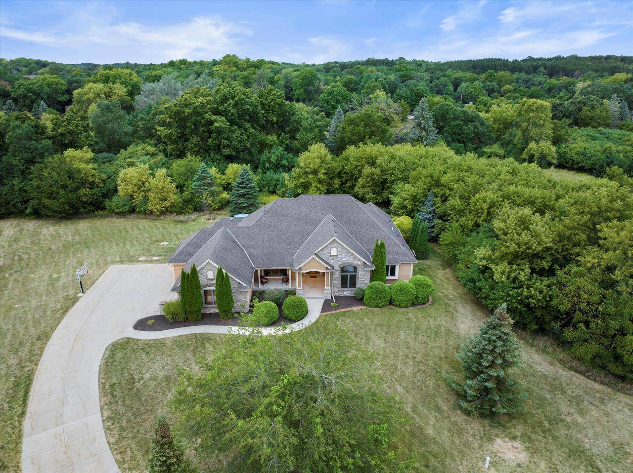 Dousman, WI 53118,W330S3817 Honeysuckle DRIVE