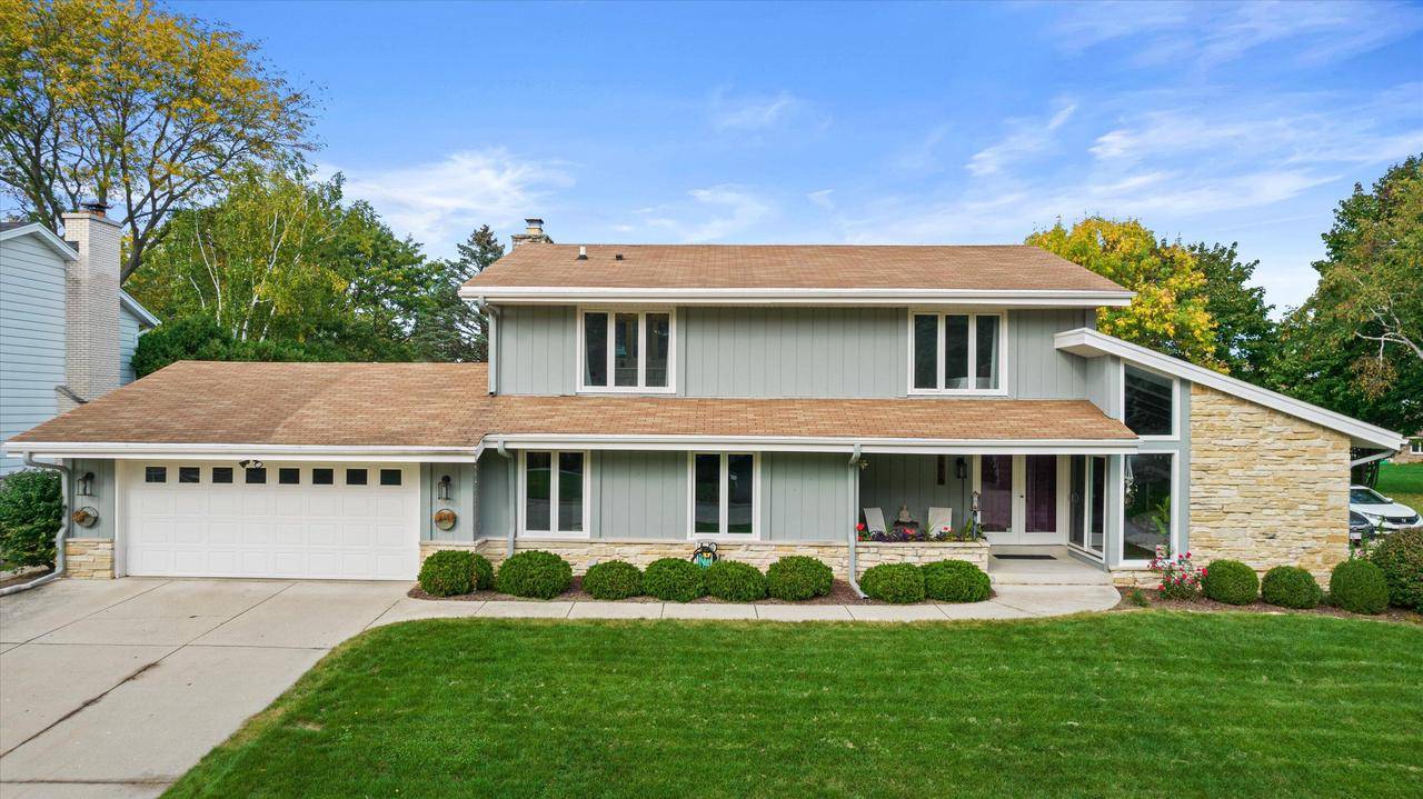 Greendale, WI 53129-1549,8818 Greenmeadow LANE