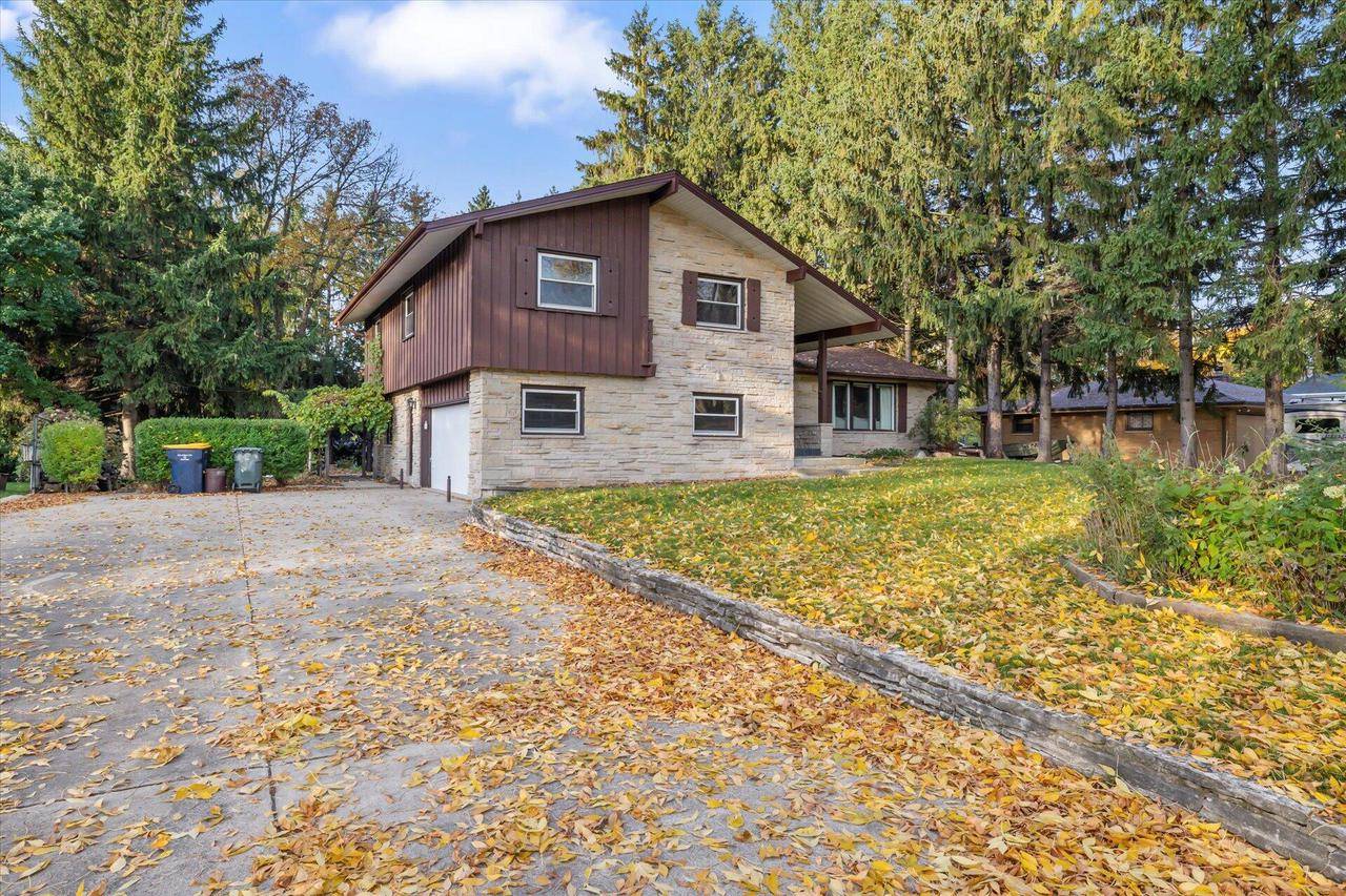 West Allis, WI 53227,2521 S Green Links DRIVE