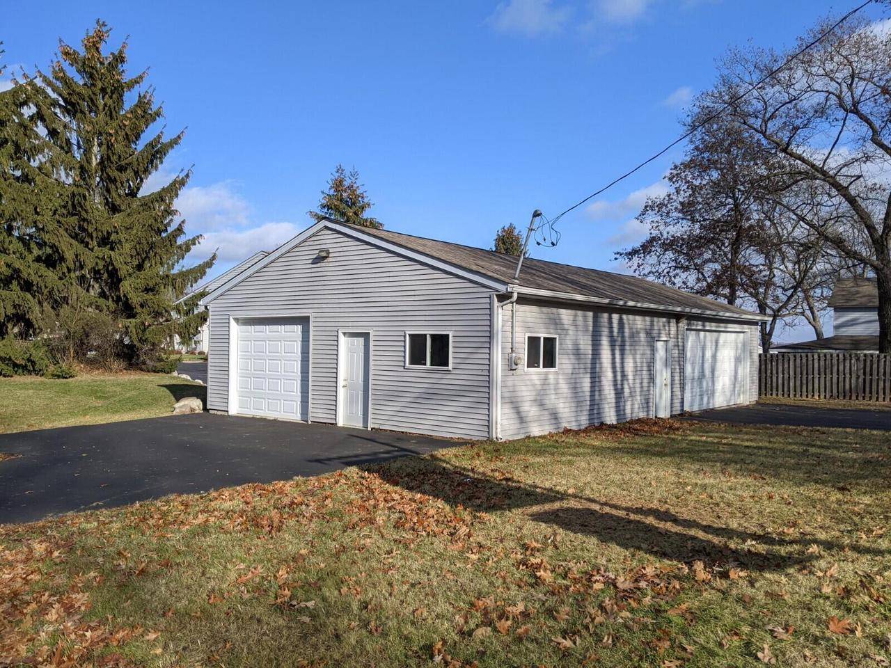 Delavan, WI 53115-3615,2130 North Shore DRIVE