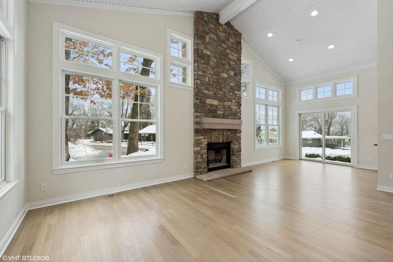 Fontana, WI 53125,833 Tarrant DRIVE