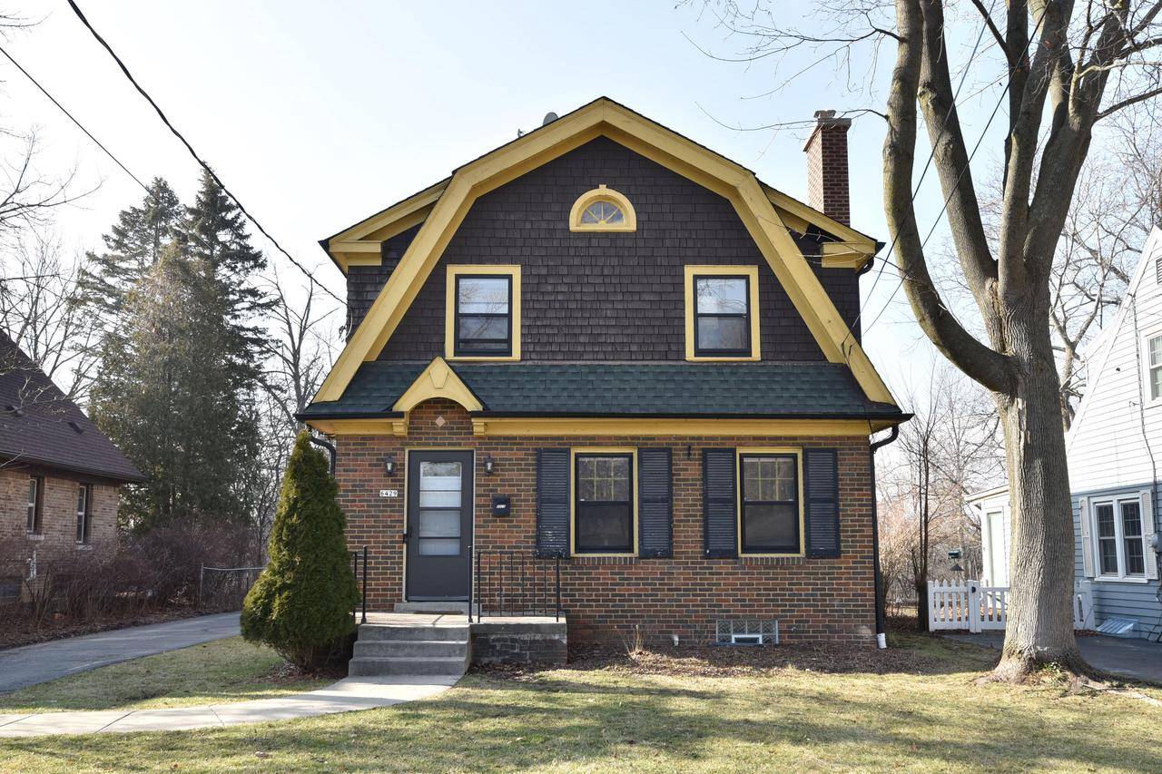 Fox Point, WI 53217-4250,6429 N Santa Monica BOULEVARD