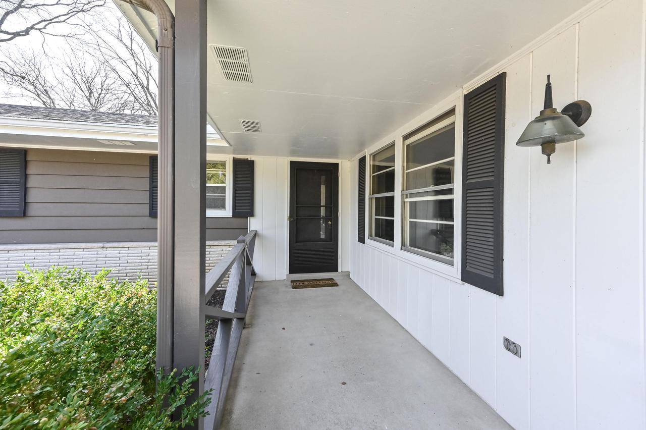 Fox Point, WI 53217-3255,7711 N Van Dyke ROAD