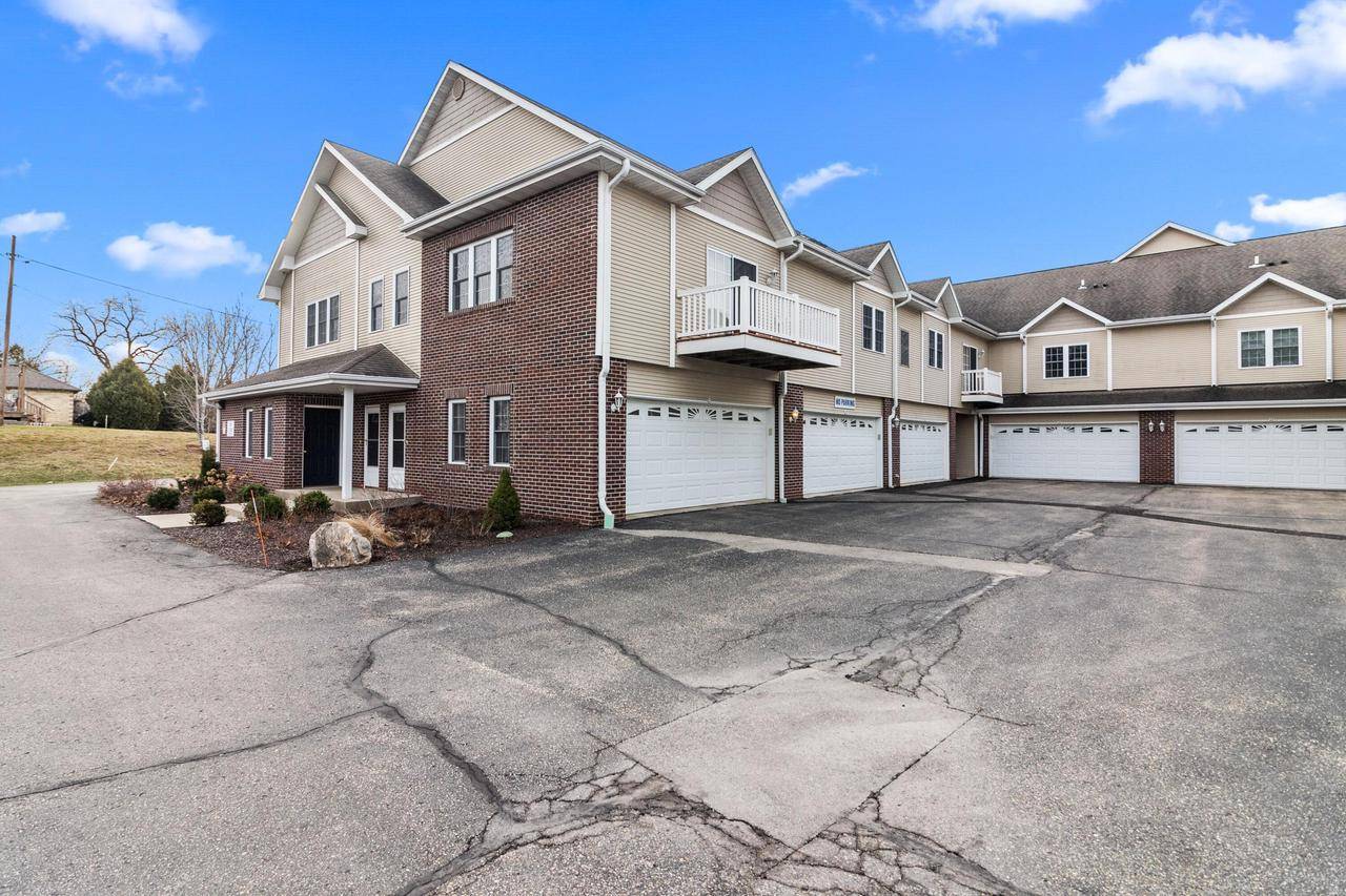 Whitewater, WI 53190,327 E Clay STREET #22