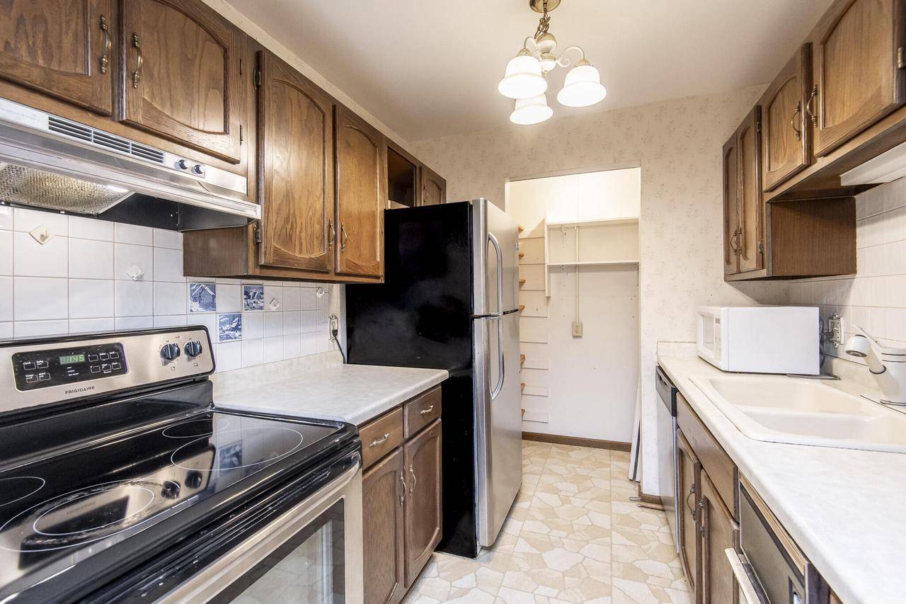 Franklin, WI 53132-1256,10416 W Whitnall Edge COURT #101