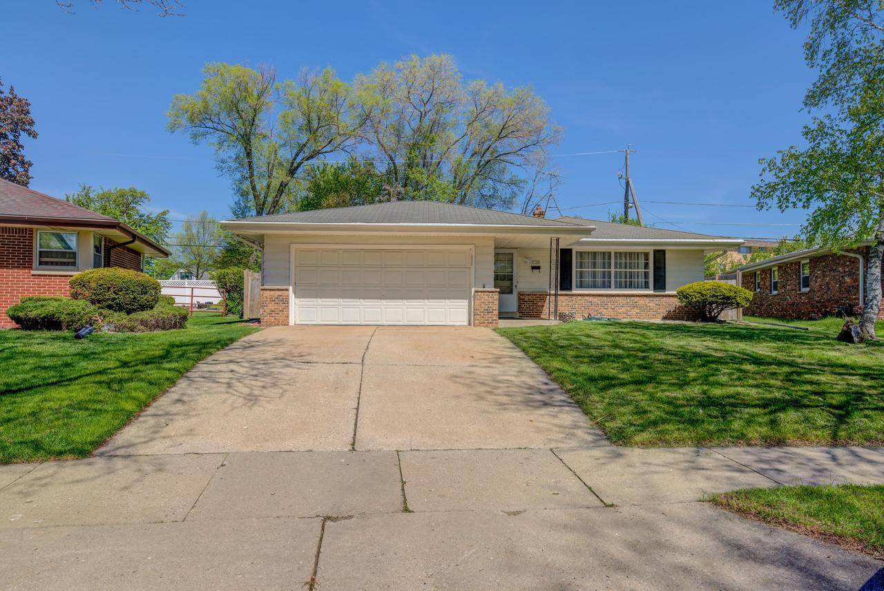 West Allis, WI 53227-2220,9730 W Hayes PLACE