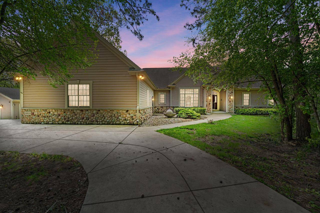 Franklin, WI 53132-1707,10835 W Rawson AVENUE