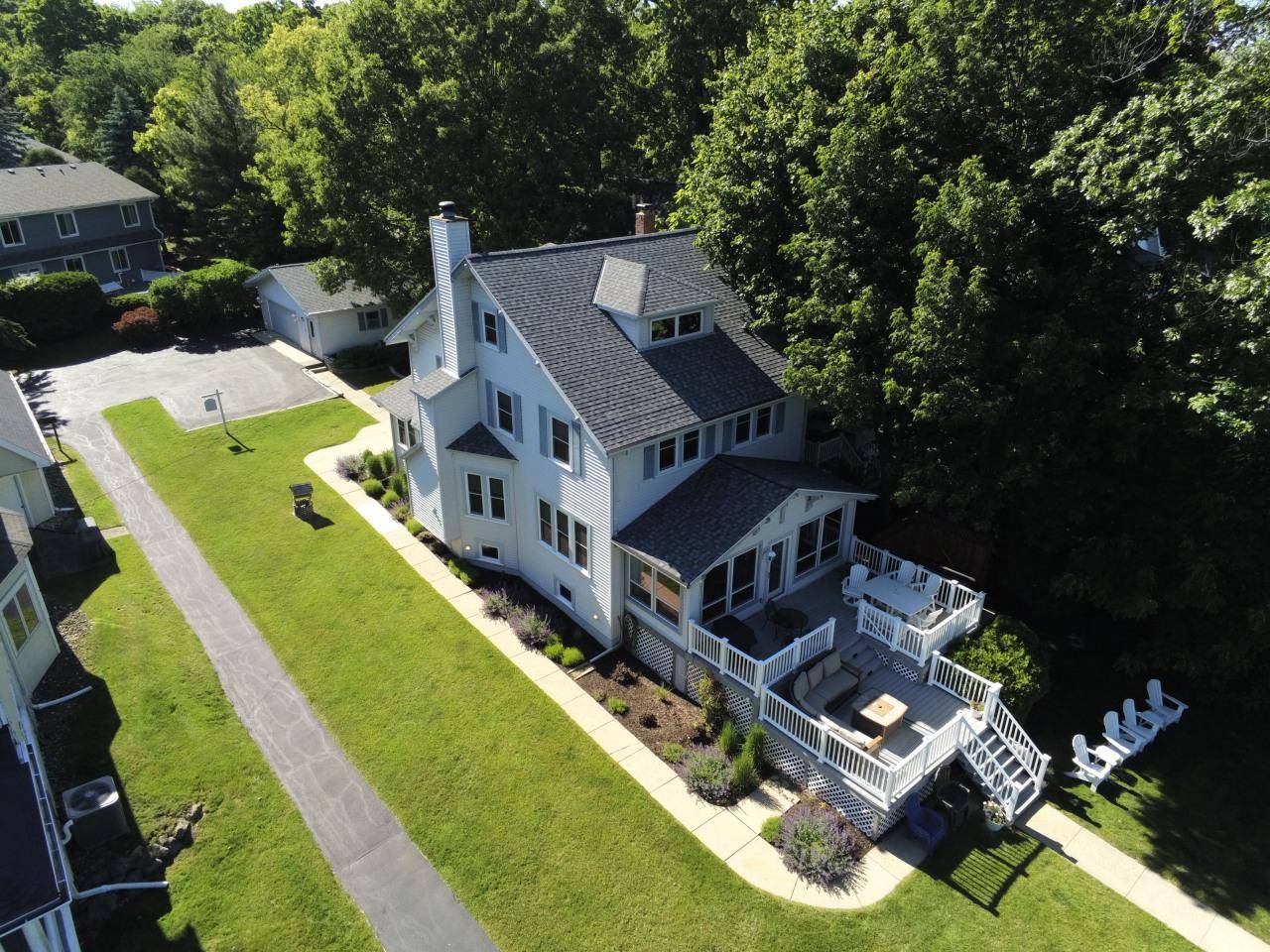 Delavan, WI 53115-3924,1824 North Shore DRIVE