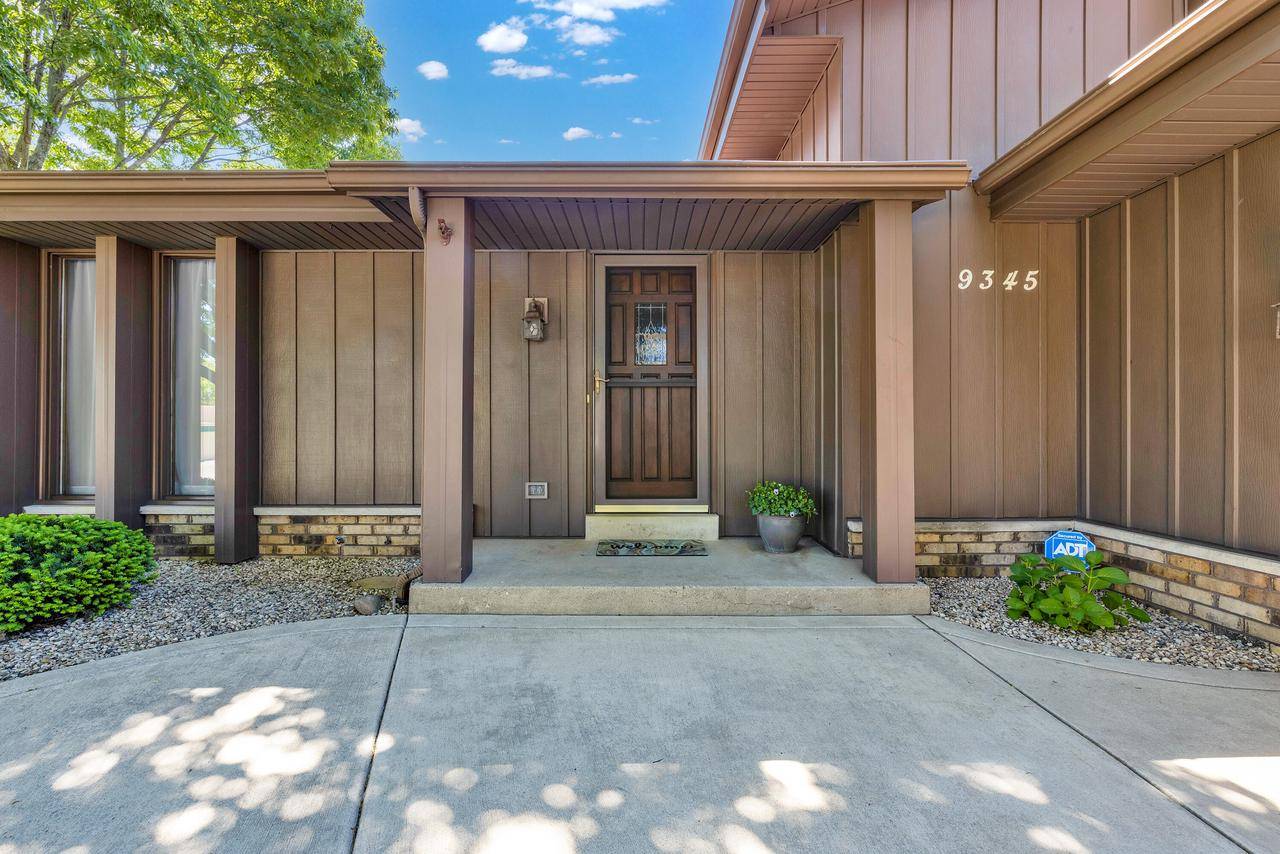 Franklin, WI 53132-9141,9345 S Springhill LANE