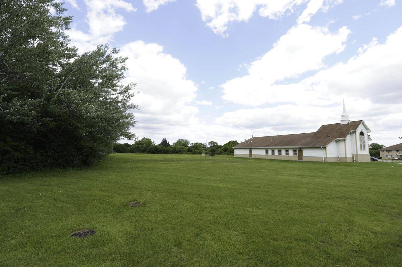 Milwaukee, WI 53225-2013,8660 W FOND DU LAC AVENUE #8680