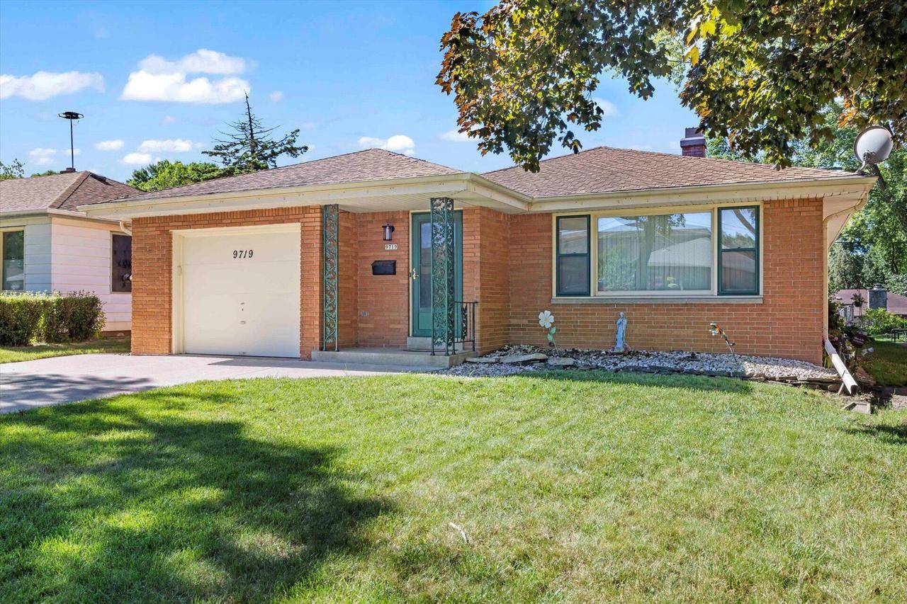 West Allis, WI 53227-2219,9719 W Hayes PLACE
