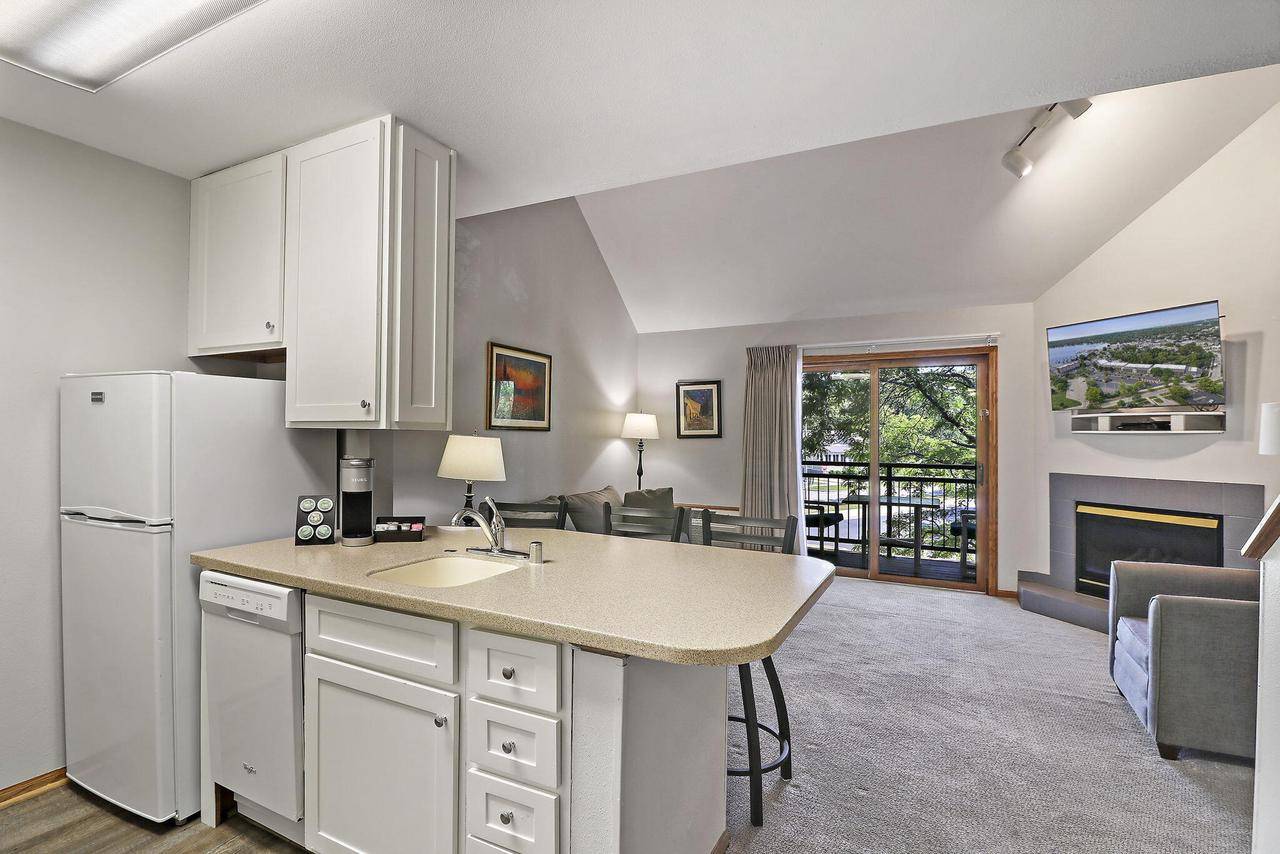 Lake Geneva, WI 53147-2087,111 Center STREET #457