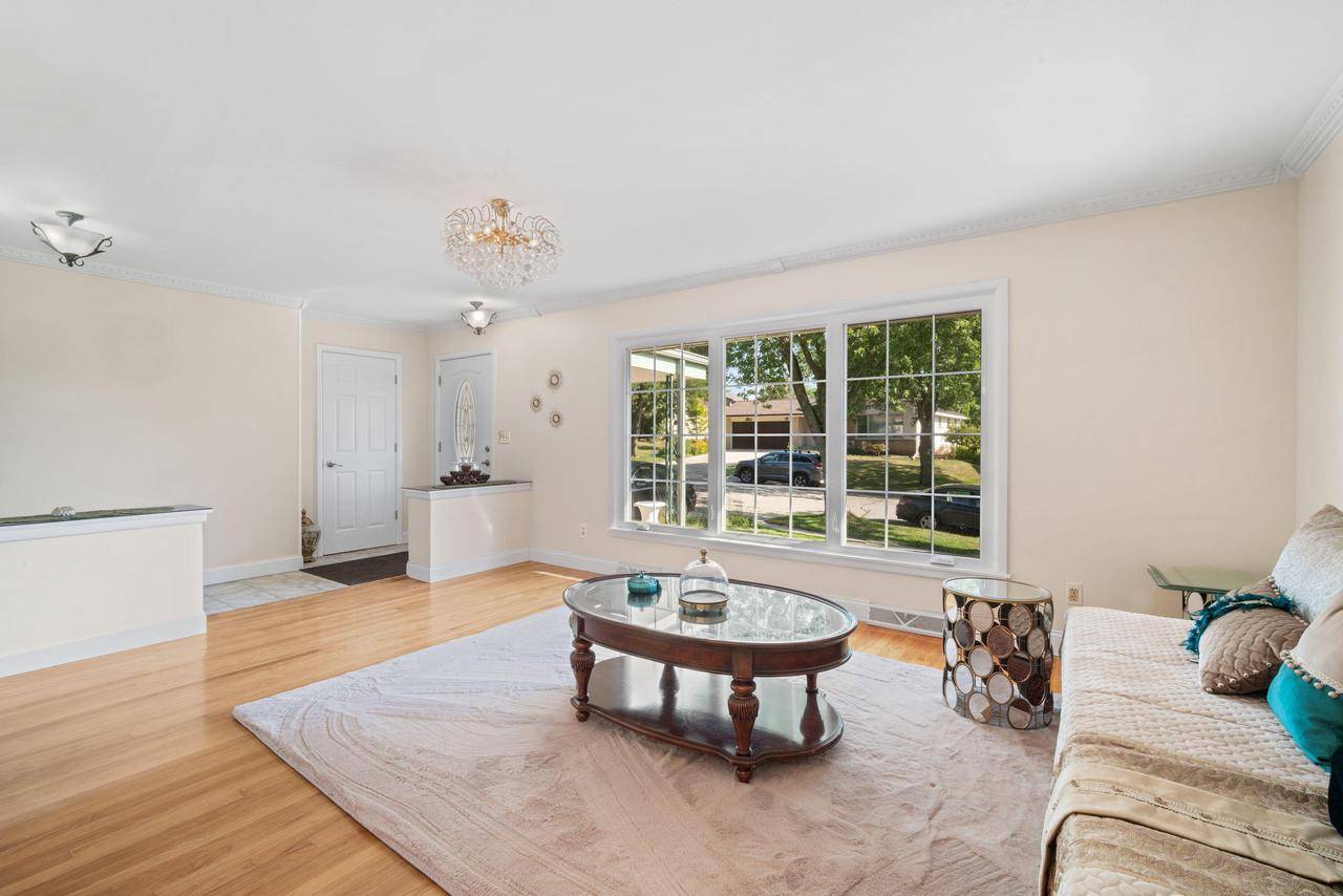 Greendale, WI 53129-2626,5959 Sycamore STREET